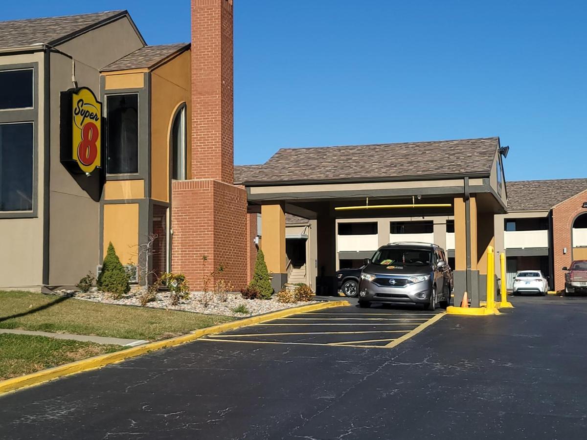 Super 8 By Wyndham Kansas City Airport North Eksteriør billede