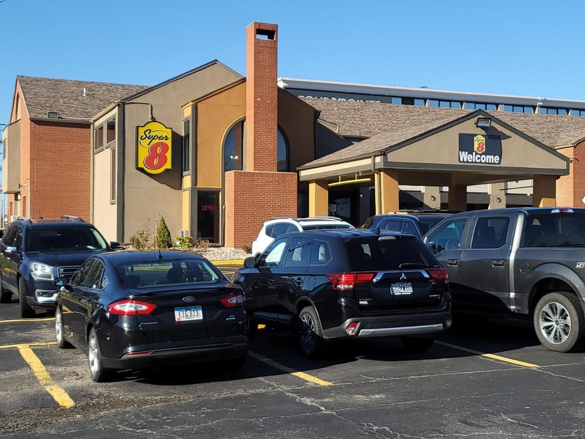 Super 8 By Wyndham Kansas City Airport North Eksteriør billede
