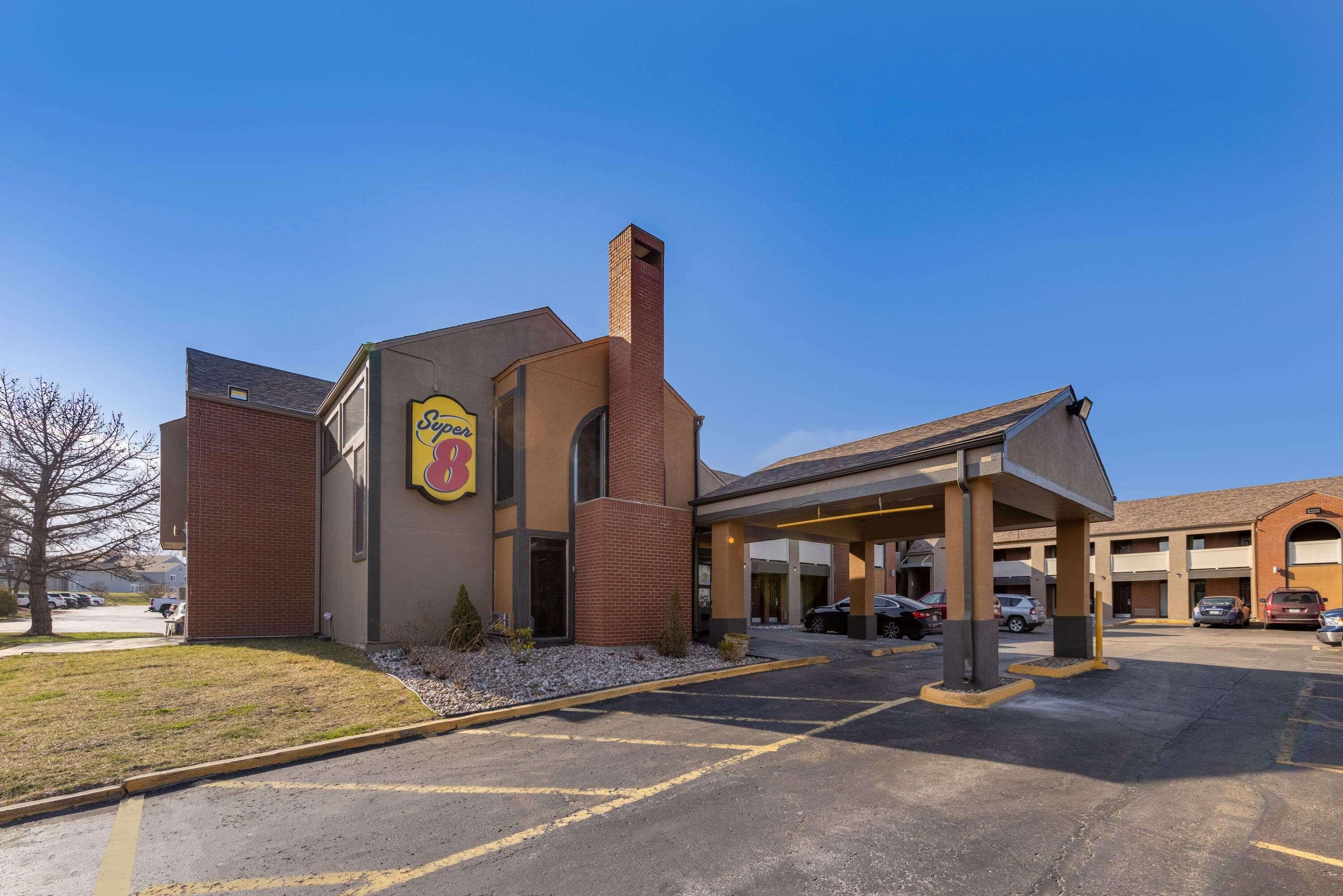 Super 8 By Wyndham Kansas City Airport North Eksteriør billede