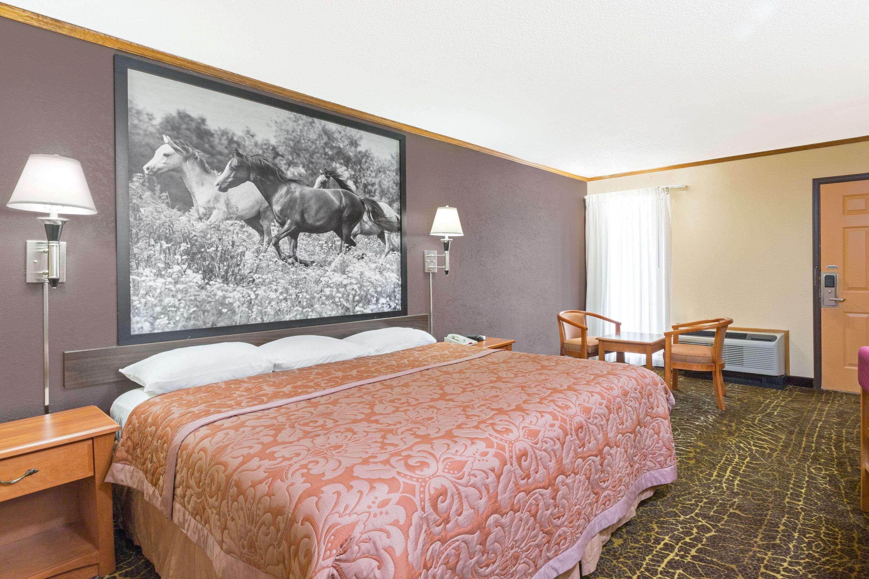 Super 8 By Wyndham Kansas City Airport North Eksteriør billede