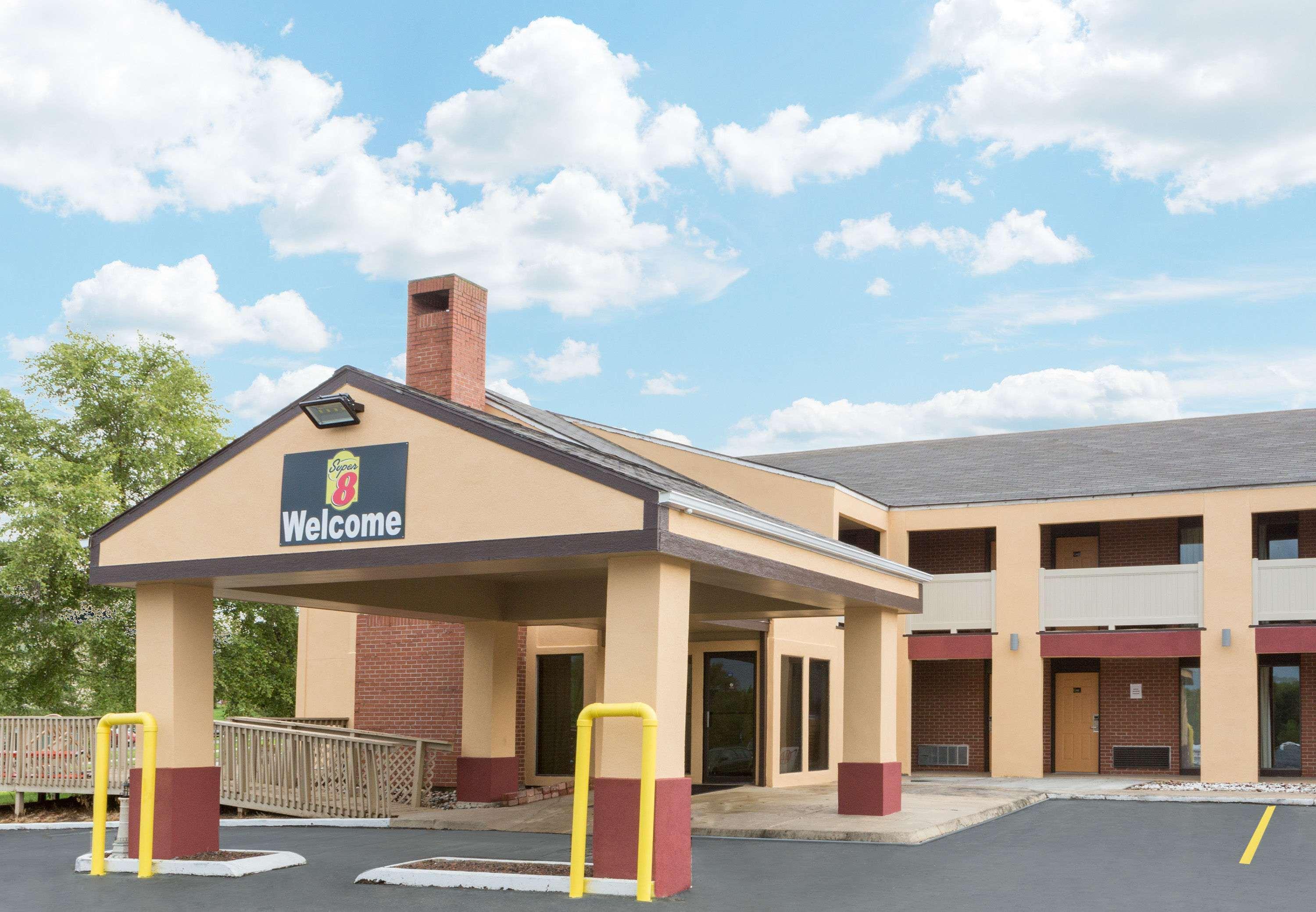 Super 8 By Wyndham Kansas City Airport North Eksteriør billede