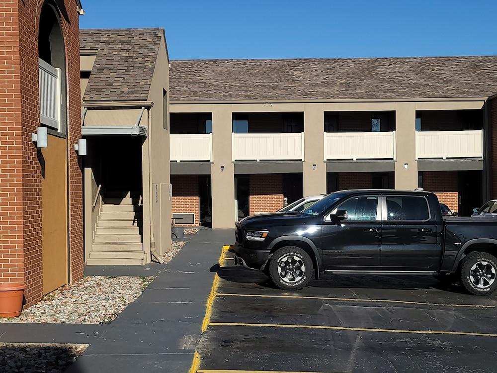 Super 8 By Wyndham Kansas City Airport North Eksteriør billede