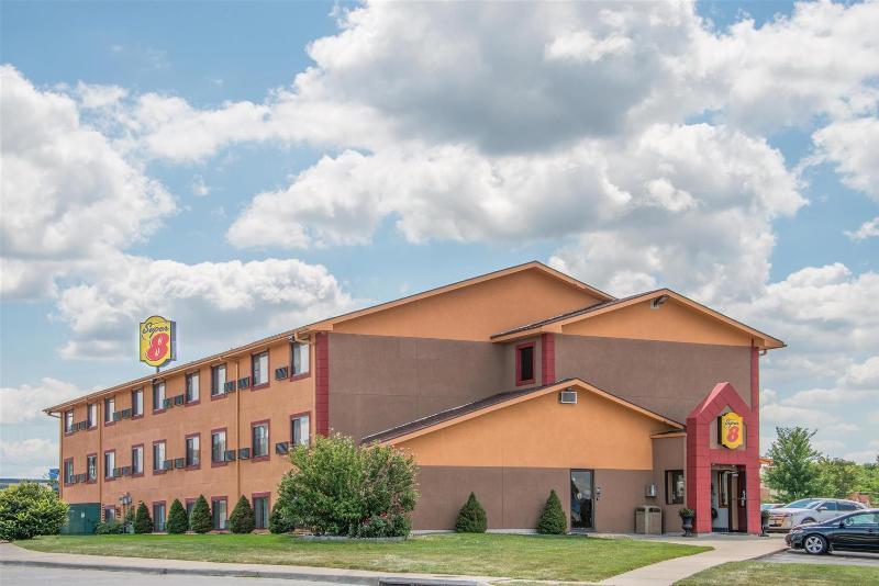 Super 8 By Wyndham Kansas City Airport North Eksteriør billede