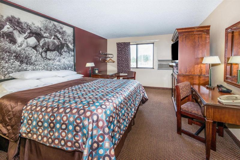 Super 8 By Wyndham Kansas City Airport North Eksteriør billede